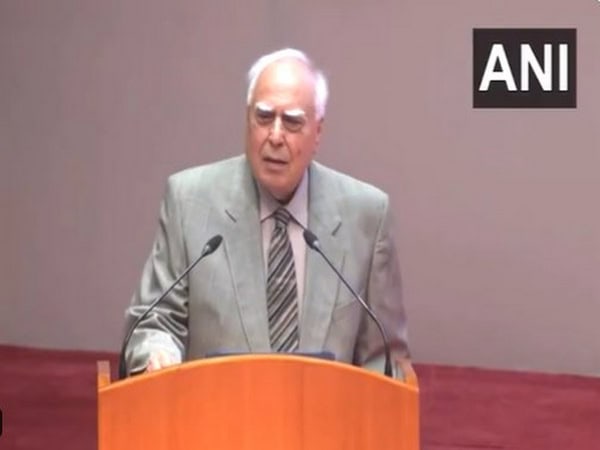 Scba President Kapil Sibal Praises Cji Chandrachud For Taking Up Issues